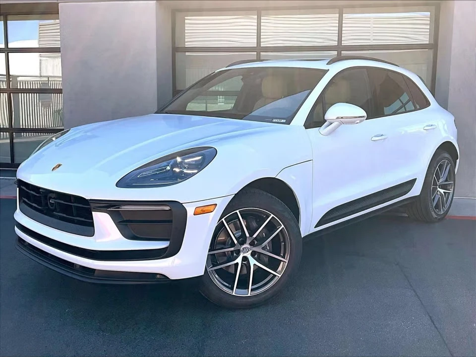 2026 Porsche Macan Electric - Image 4 of 31