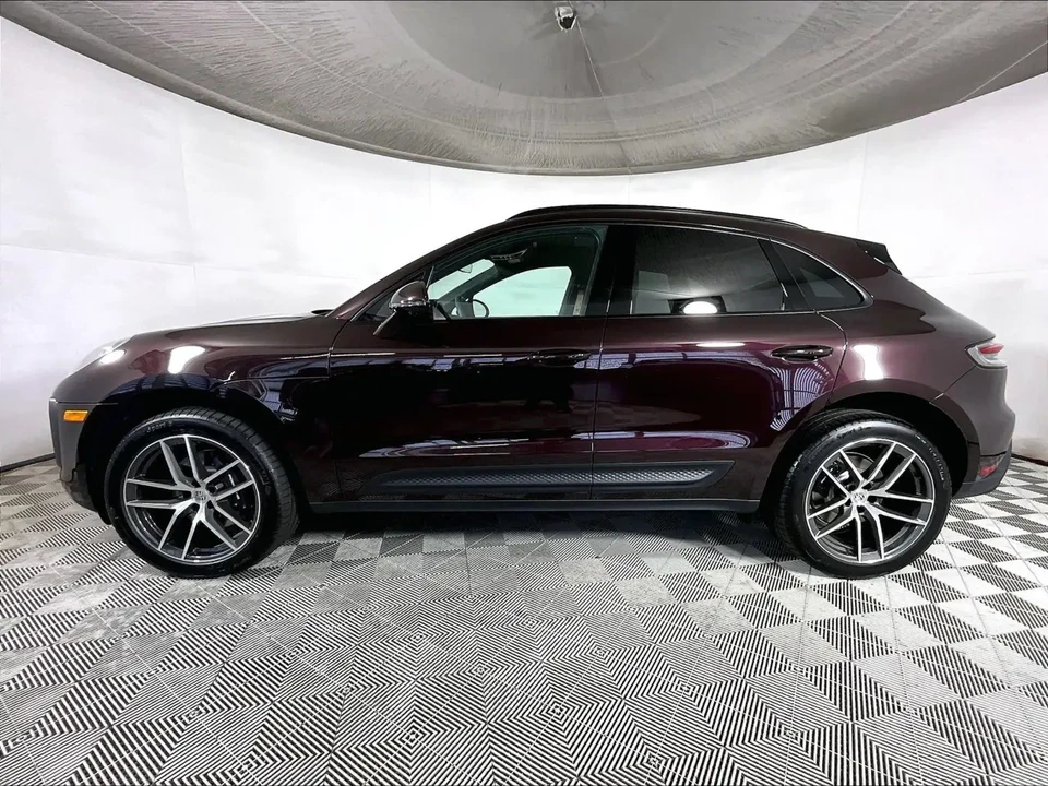 2026 Porsche Macan Electric - Image 16 of 31