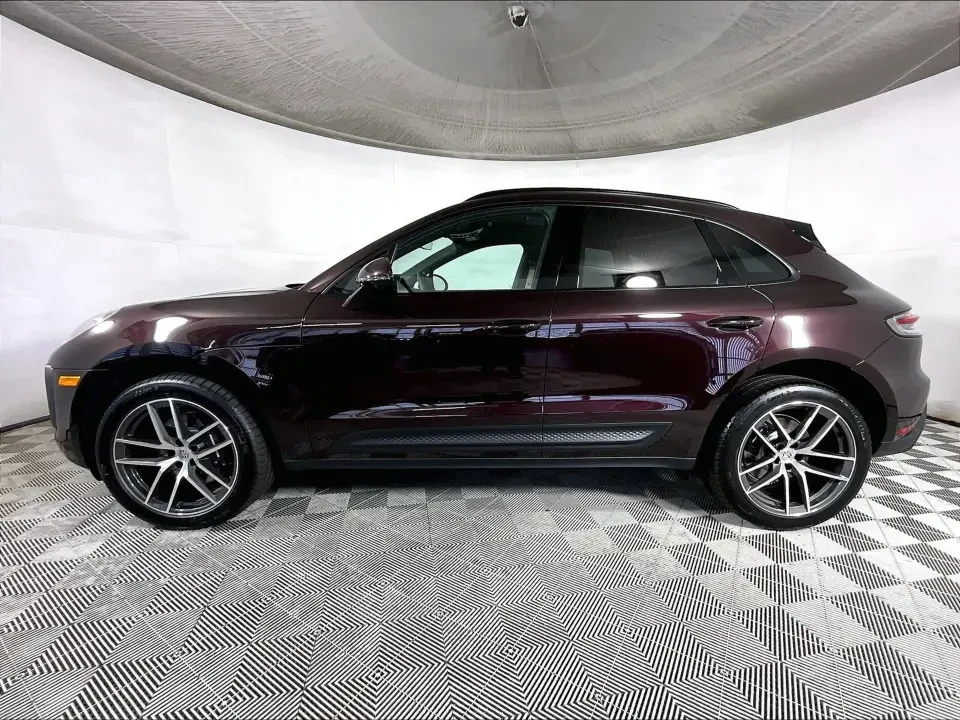 2026 Porsche Macan Electric - Image 15 of 31