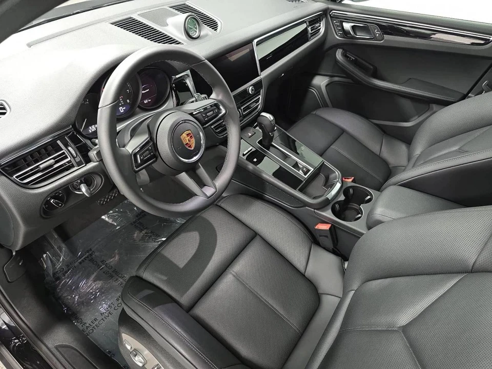 2026 Porsche Macan Electric - Image 4 of 4