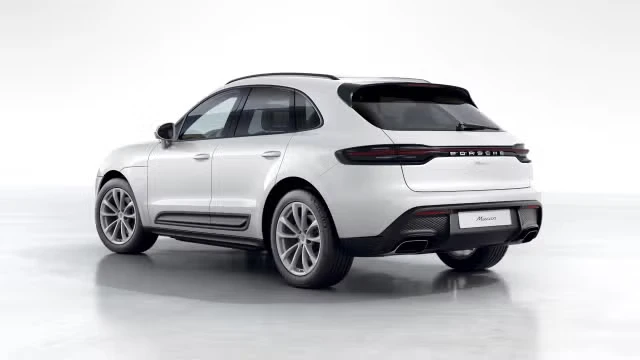 2026 Porsche Macan - Image 18 of 31