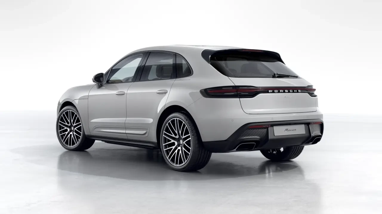 2026 Porsche Macan - Image 24 of 31