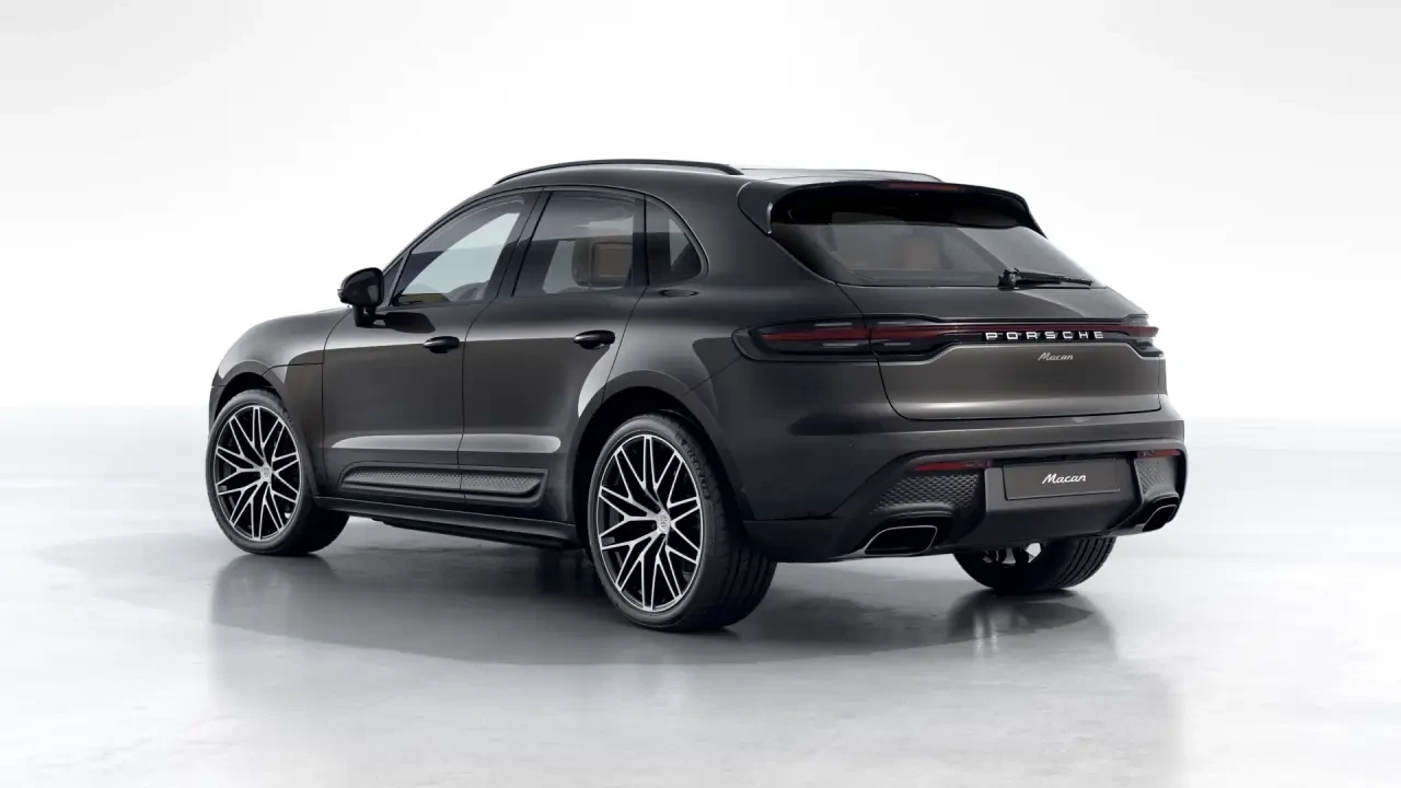 2026 Porsche Macan - Image 24 of 31