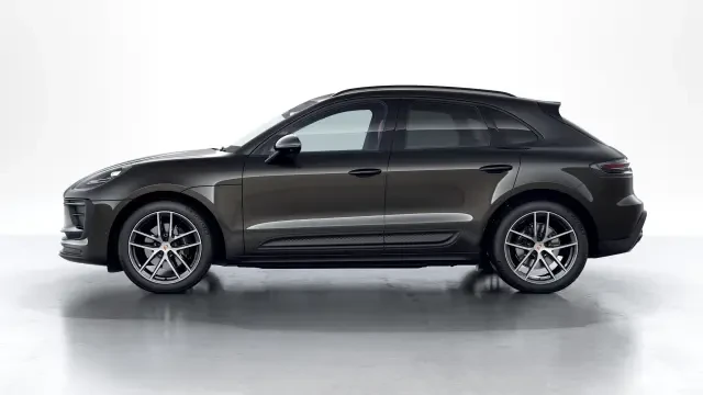 2026 Porsche Macan - Image 14 of 31