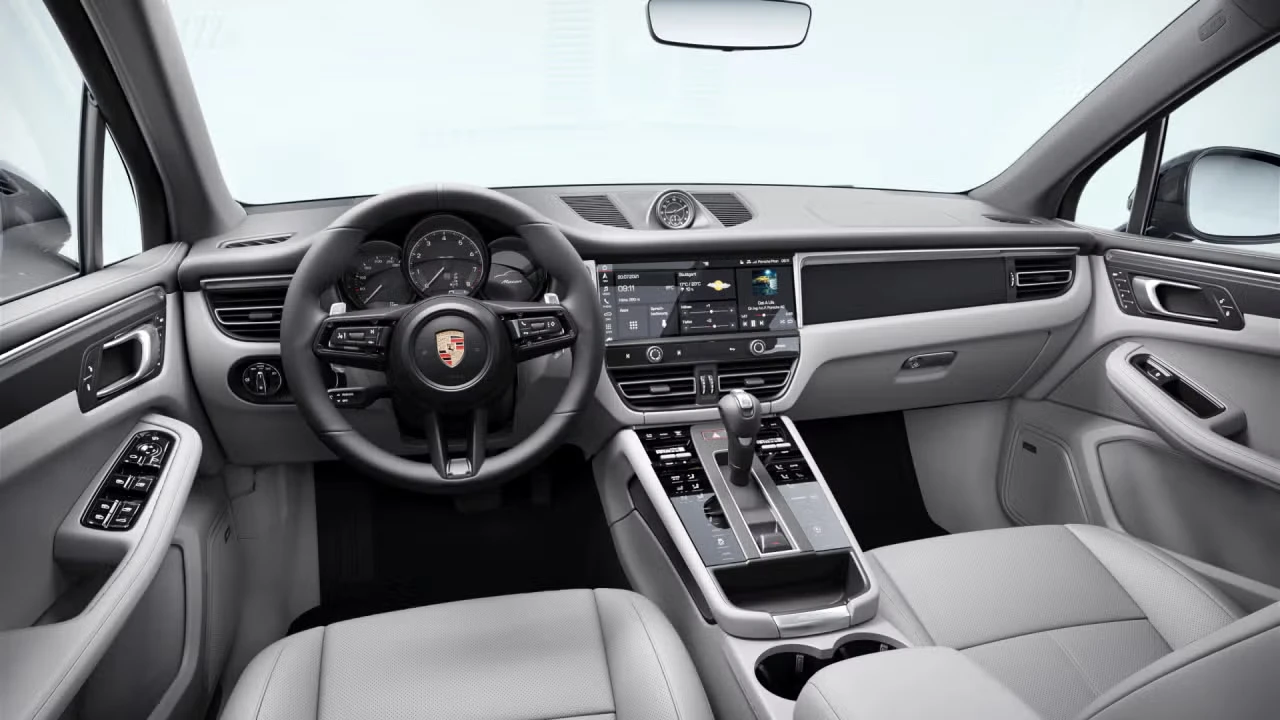 2026 Porsche Macan - Image 28 of 31