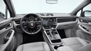 2026 Porsche Macan - Image 29 of 31