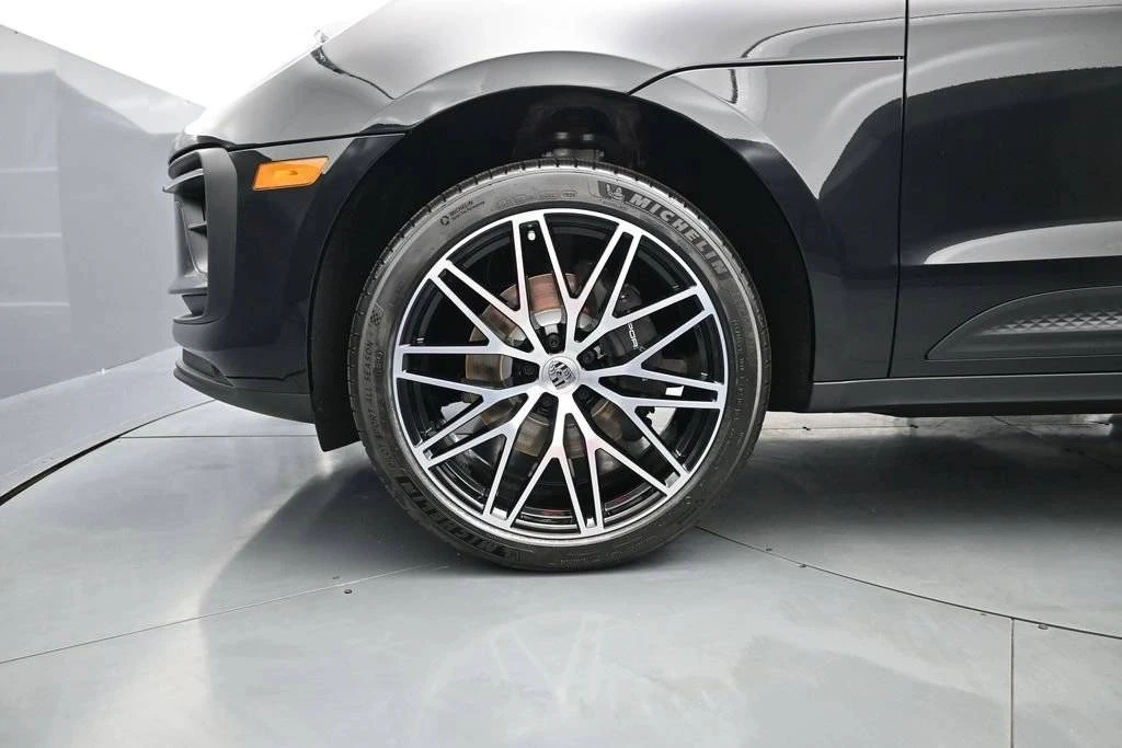 2026 Porsche Macan Electric - Image 4 of 5