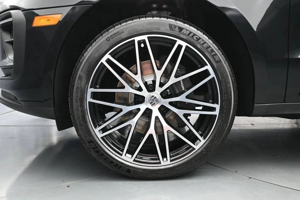 2026 Porsche Macan Electric - Image 5 of 5