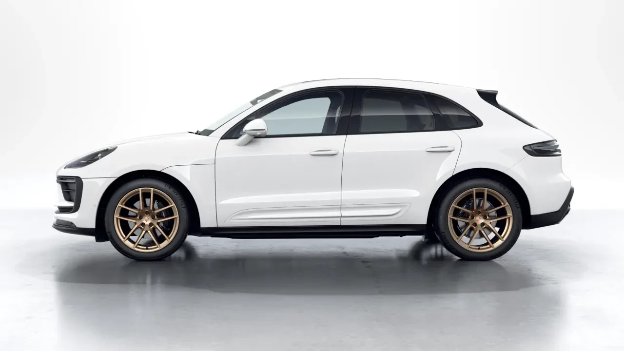 2026 Porsche Macan - Image 16 of 31