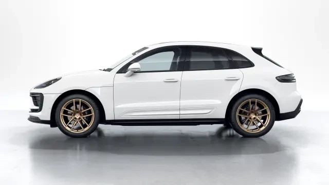 2026 Porsche Macan - Image 14 of 31