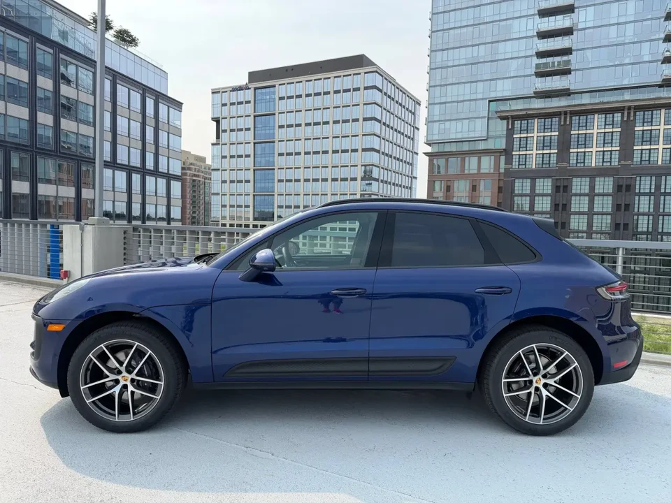 2026 Porsche Macan Electric - Image 16 of 31