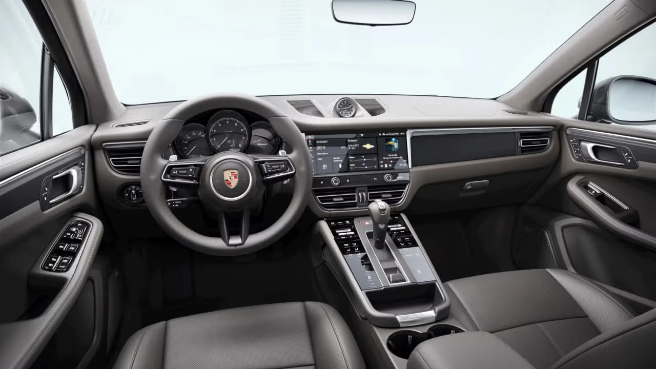 2026 Porsche Macan - Image 28 of 31