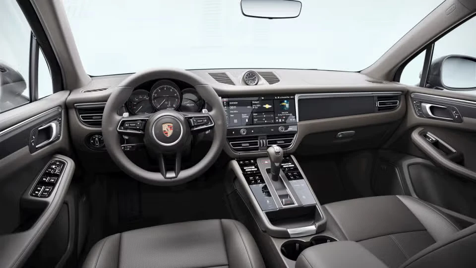 2026 Porsche Macan - Image 27 of 31