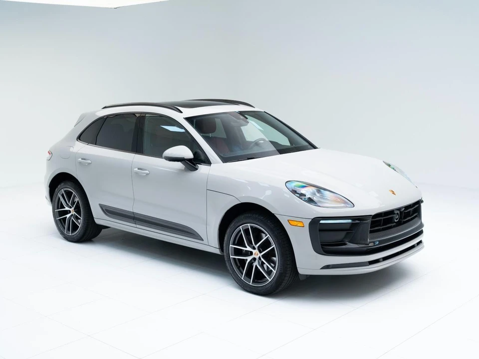 2026 Porsche Macan Electric - Image 7 of 30