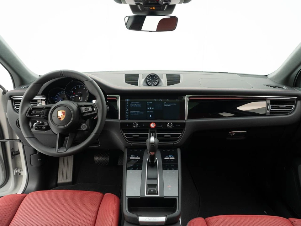 2026 Porsche Macan Electric - Image 28 of 30