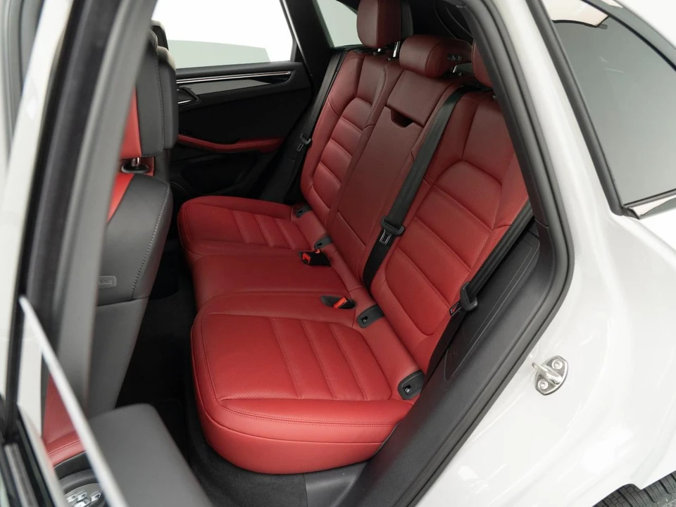 2026 Porsche Macan Electric - Image 27 of 30