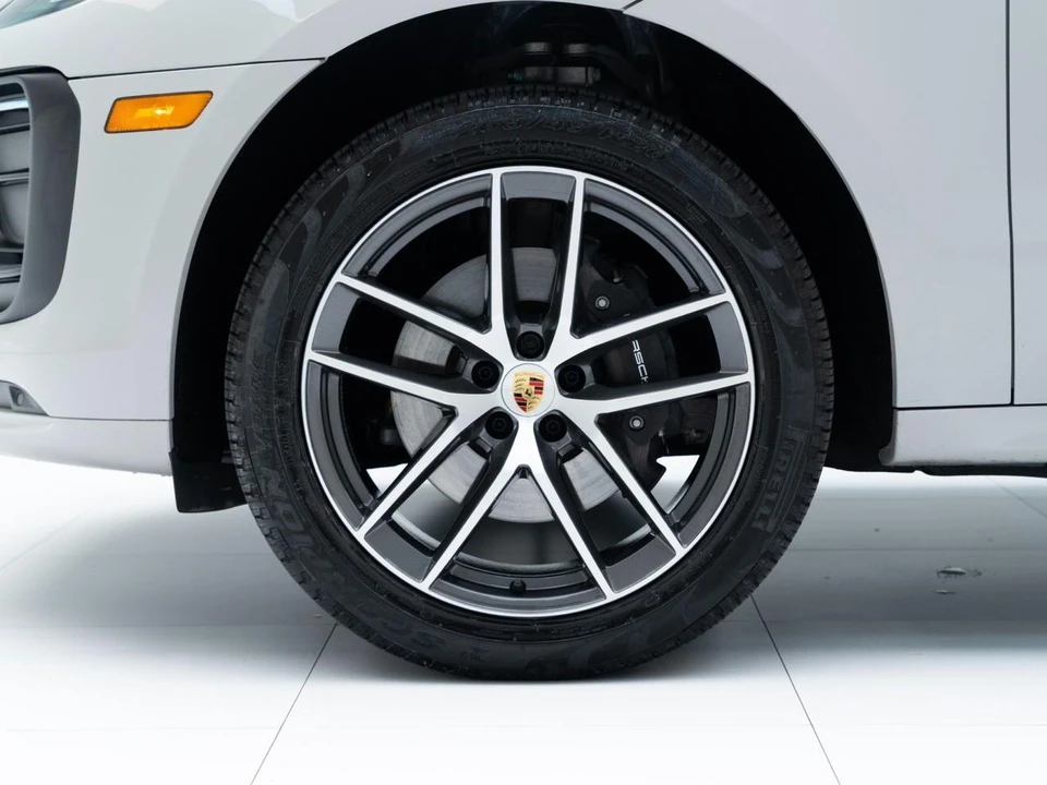 2026 Porsche Macan Electric - Image 12 of 30