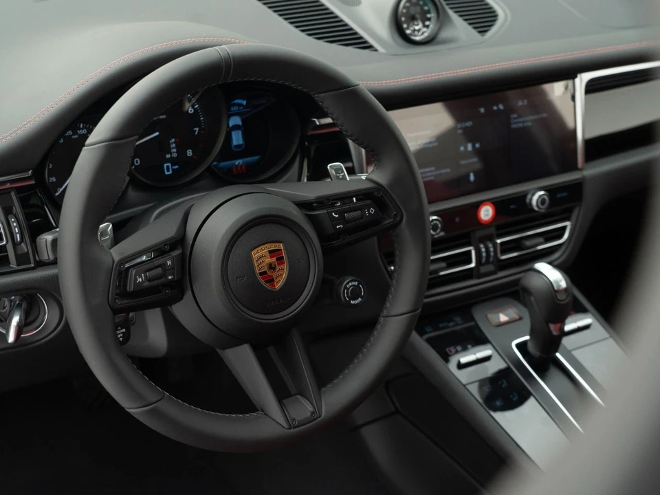2026 Porsche Macan Electric - Image 17 of 30