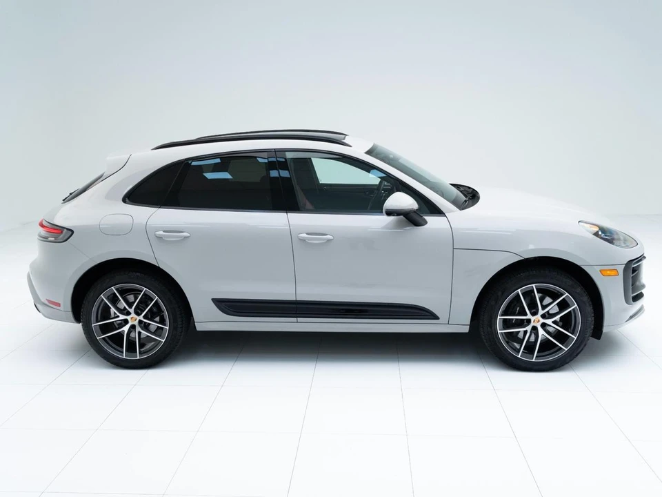 2026 Porsche Macan Electric - Image 8 of 30