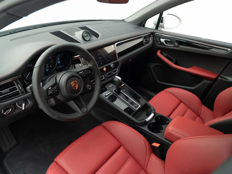 2026 Porsche Macan Electric - Image 4 of 30