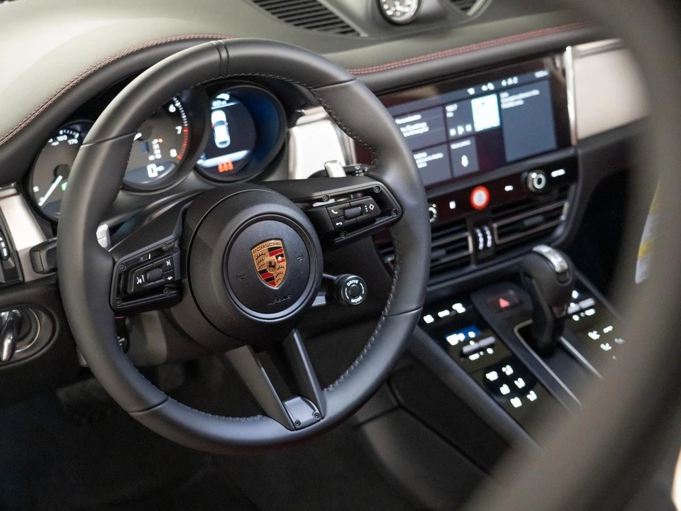 2026 Porsche Macan Electric - Image 15 of 28