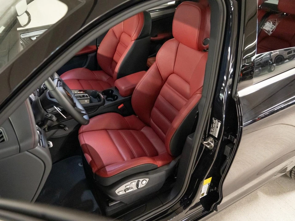2026 Porsche Macan Electric - Image 5 of 28