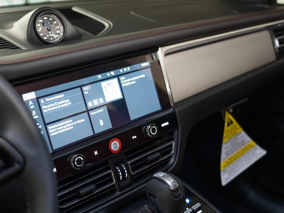 2026 Porsche Macan Electric - Image 21 of 28