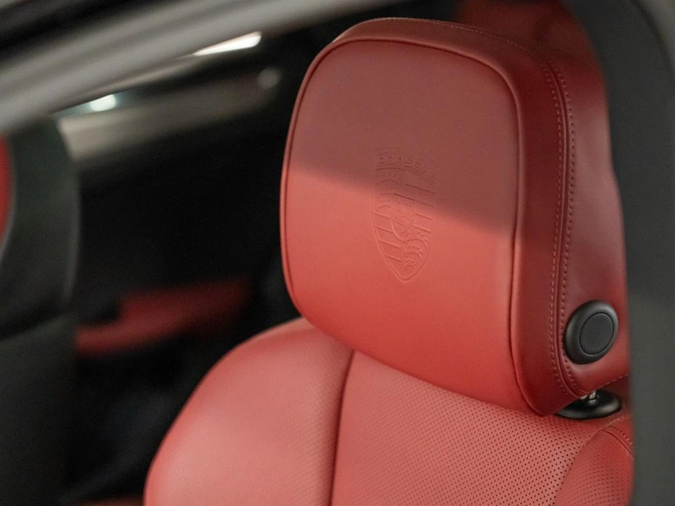 2026 Porsche Macan Electric - Image 25 of 28