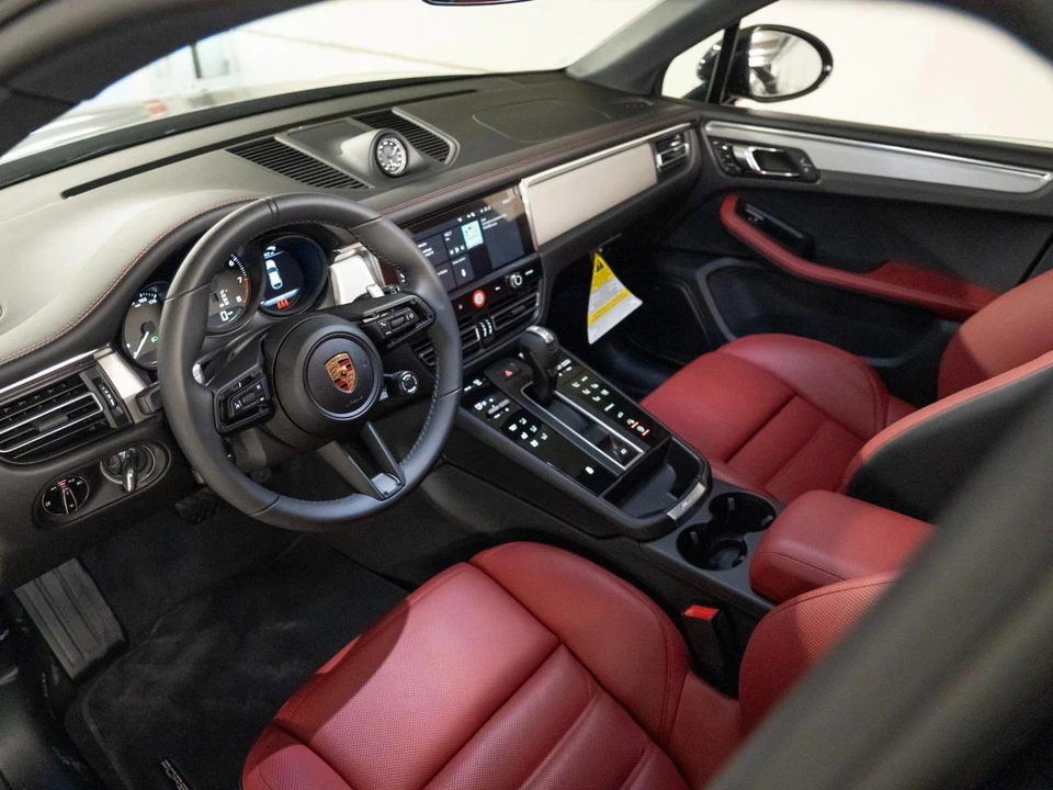 2026 Porsche Macan Electric - Image 4 of 28