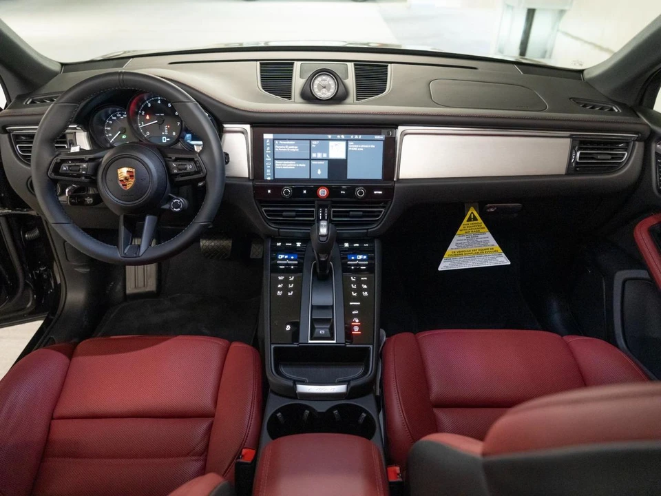 2026 Porsche Macan Electric - Image 26 of 28