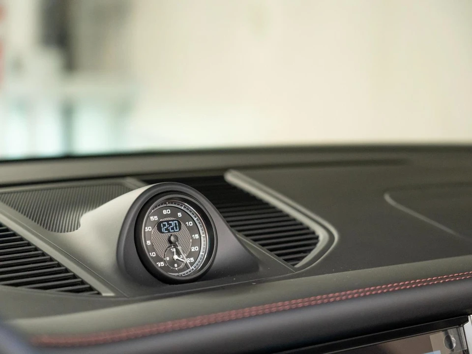 2026 Porsche Macan Electric - Image 20 of 28