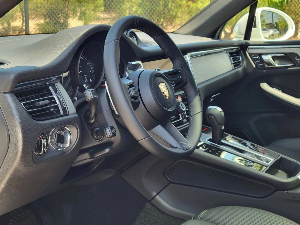 2026 Porsche Macan Electric - Image 4 of 5