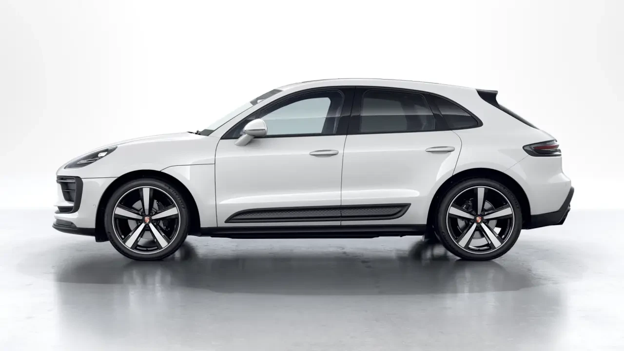 2026 Porsche Macan - Image 16 of 30