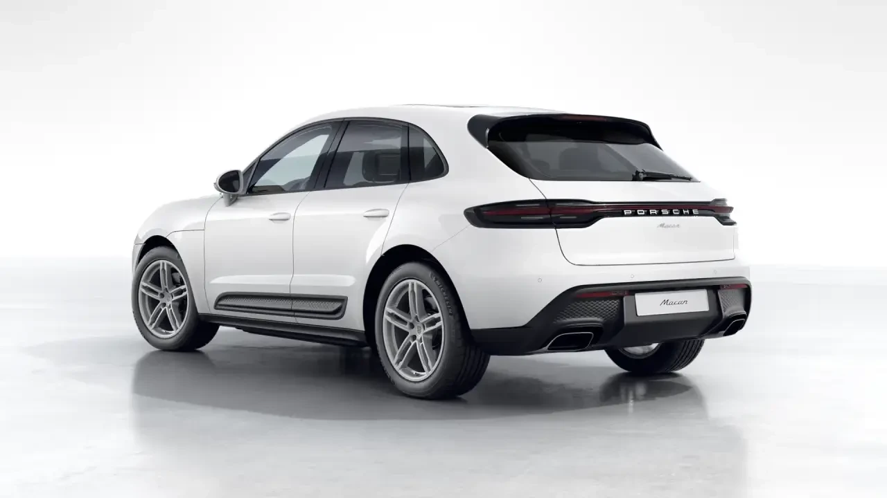 2026 Porsche Macan - Image 24 of 31