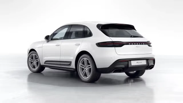 2026 Porsche Macan - Image 18 of 31