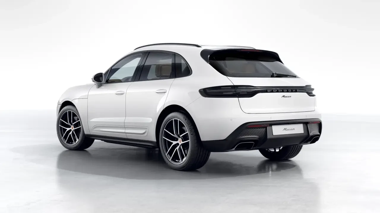 2026 Porsche Macan - Image 24 of 30