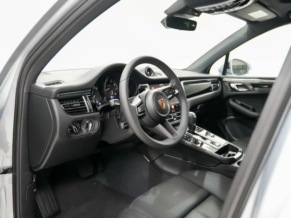2026 Porsche Macan Electric - Image 4 of 4