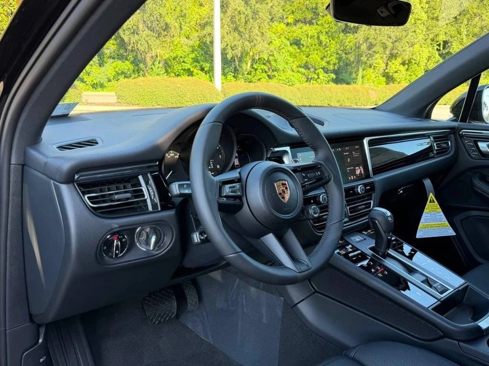 2026 Porsche Macan Electric - Image 4 of 4