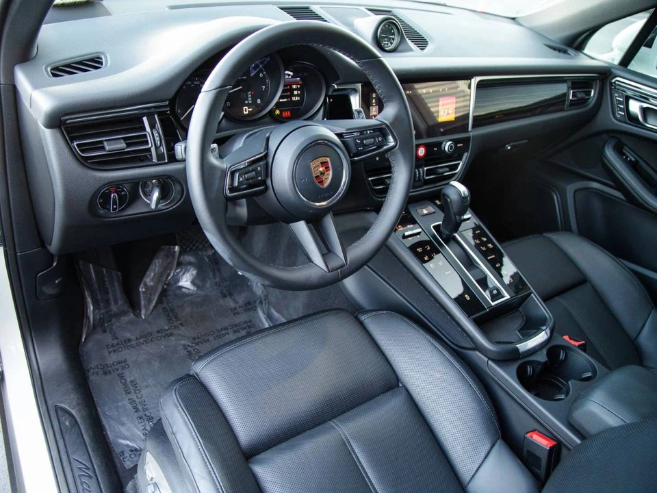 2026 Porsche Macan Electric - Image 4 of 4