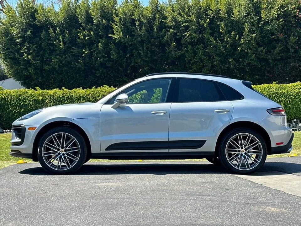 2026 Porsche Macan Electric - Image 2 of 4