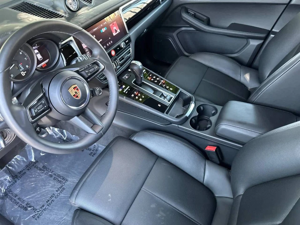 2026 Porsche Macan Electric - Image 4 of 4