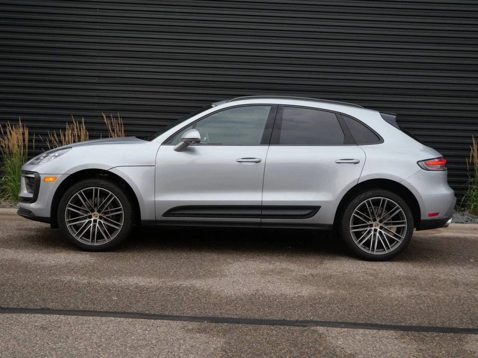 2026 Porsche Macan Electric - Image 2 of 5
