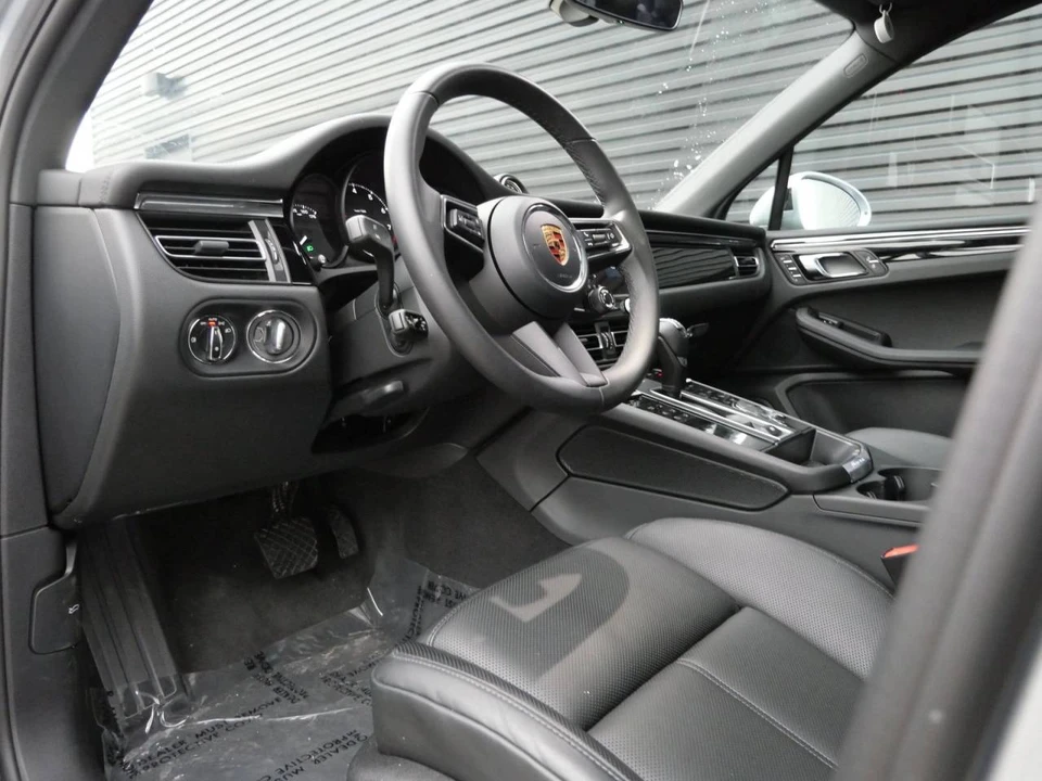 2026 Porsche Macan Electric - Image 4 of 5