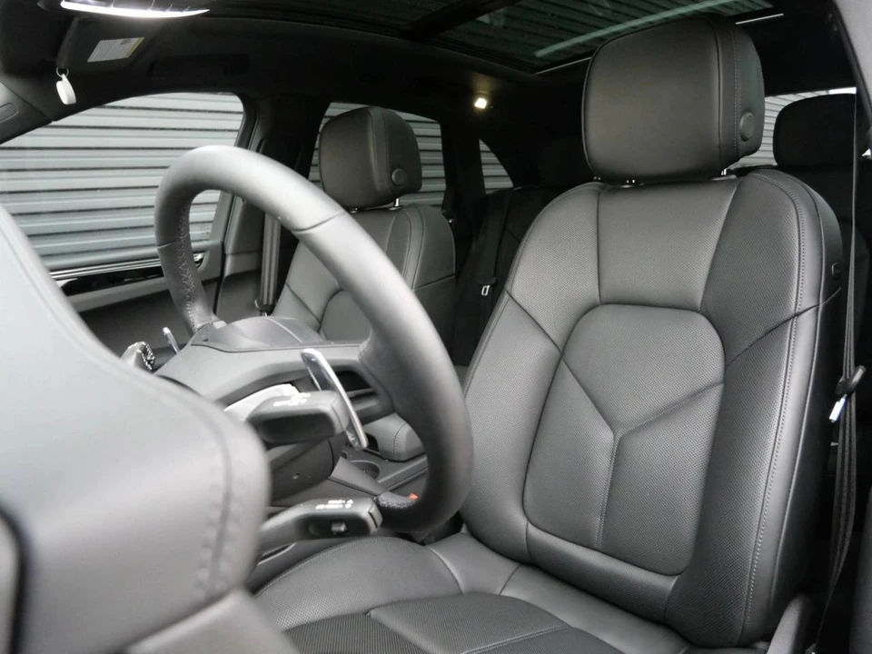 2026 Porsche Macan Electric - Image 5 of 5