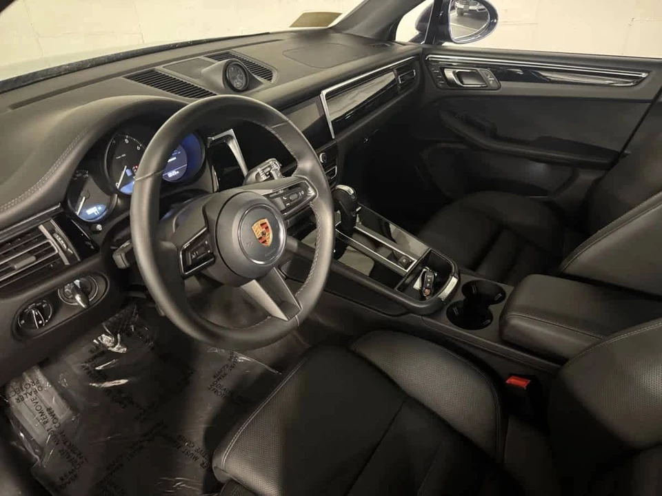 2026 Porsche Macan Electric - Image 4 of 5