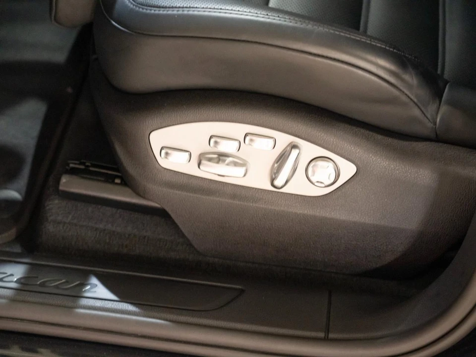 2026 Porsche Macan Electric - Image 14 of 30
