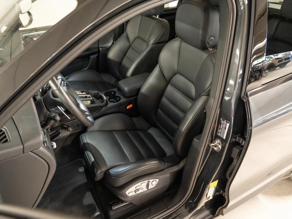 2026 Porsche Macan Electric - Image 6 of 30