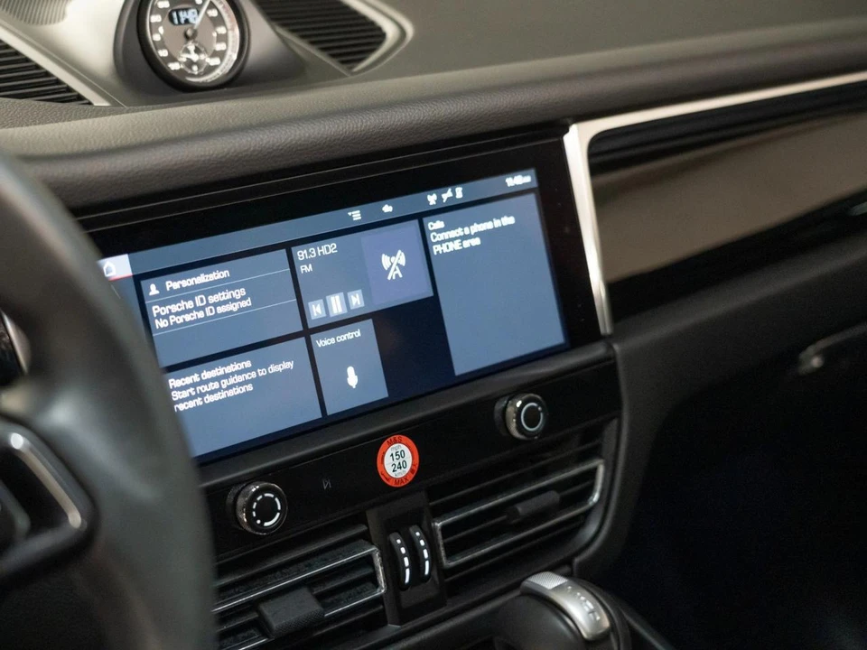 2026 Porsche Macan Electric - Image 22 of 30
