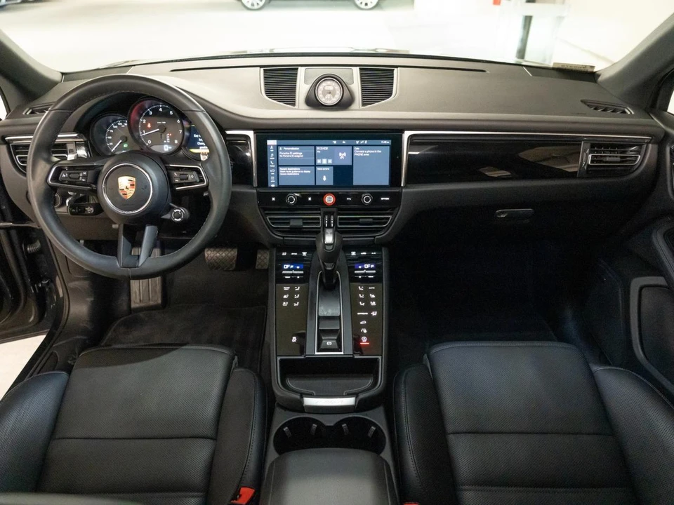 2026 Porsche Macan Electric - Image 27 of 30