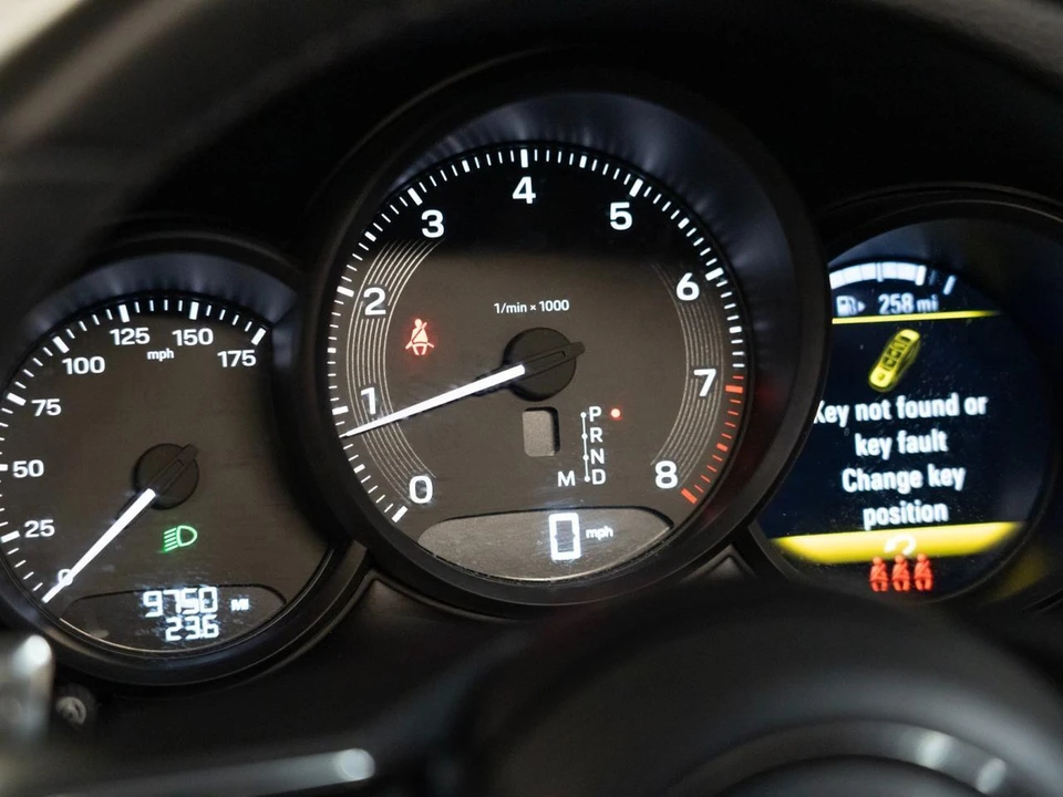 2026 Porsche Macan Electric - Image 20 of 30